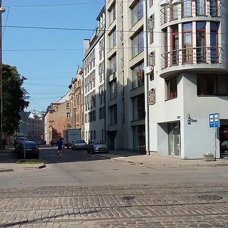 Small And Cozy Апартаменти